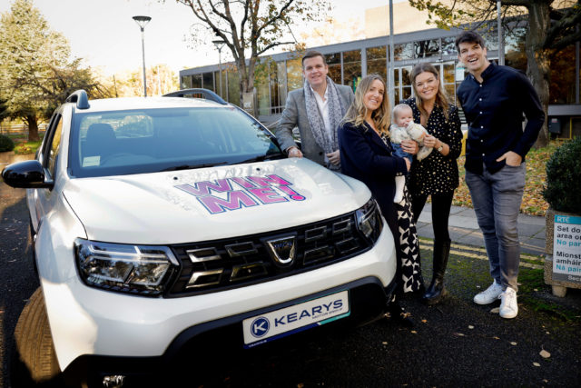 Image for Article:€47,000 BAILITHE AG RTÉ 2FM AR MHAITHE LE CHILDLINE I gCOMHAR LE KEARYS MOTOR GROUP