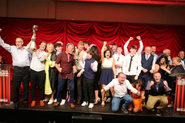 Image for Article:Grúpa Drámaíochta an Bhaile Dhuibh ag bronnadh An Gradam is Fearr ar Scoops Chontae Phort Láirge in 2024 Féile Drámaíochta Uile-Éireann RTÉ